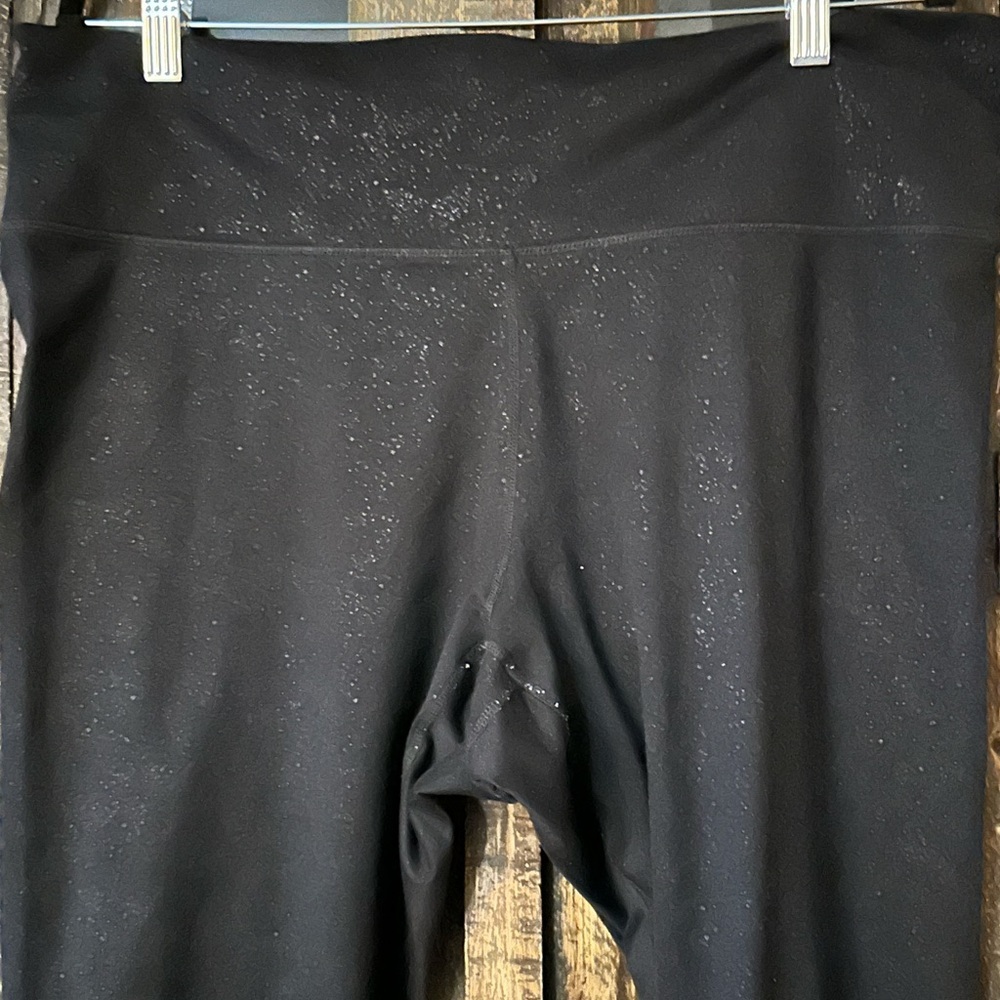 Fabletics Black speckled leggings. 2X GUC - Picture 2 of 4